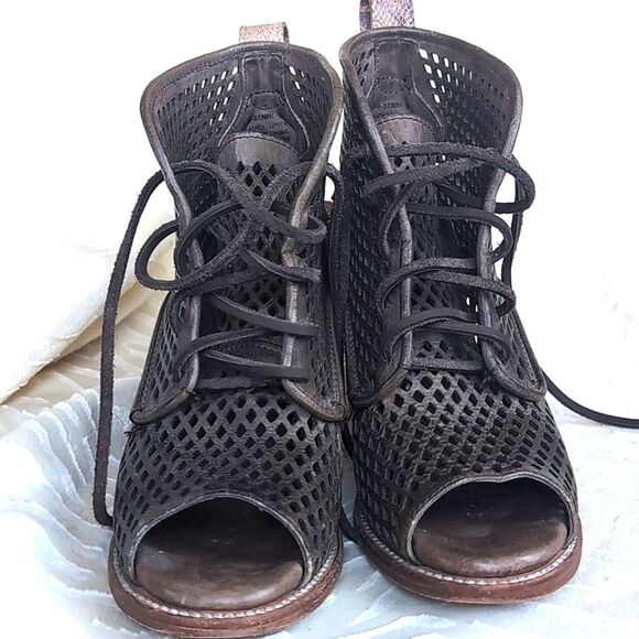 Freebird By Steven Benni Size 9 Lace Up Open Toe Leather Mesh Booty Taupe Snake - Picture 7 of 16